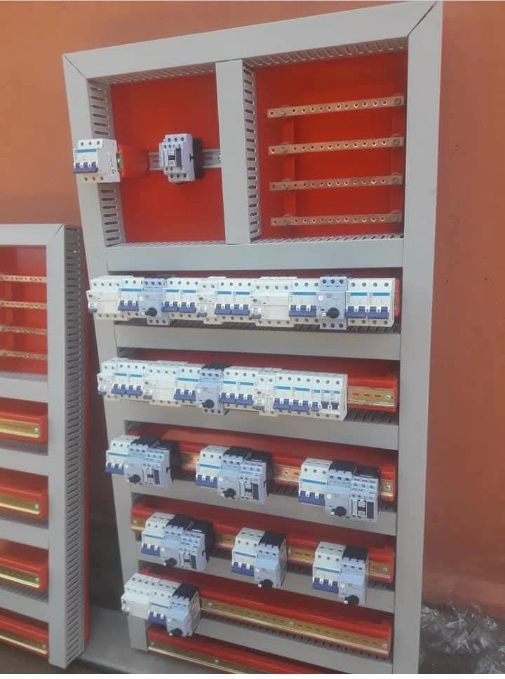 Tablero de distribución con protecciones