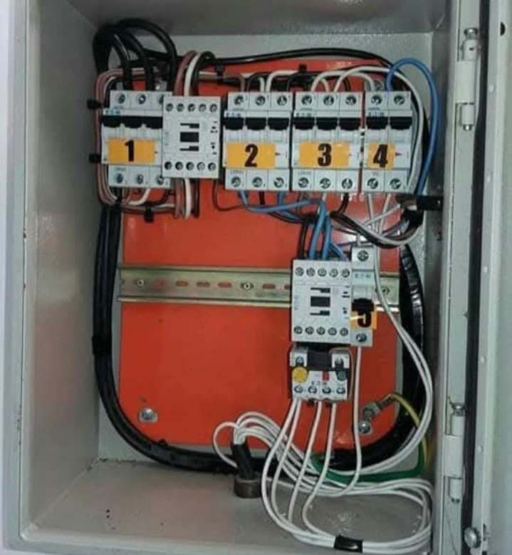 Panel de control con contactores